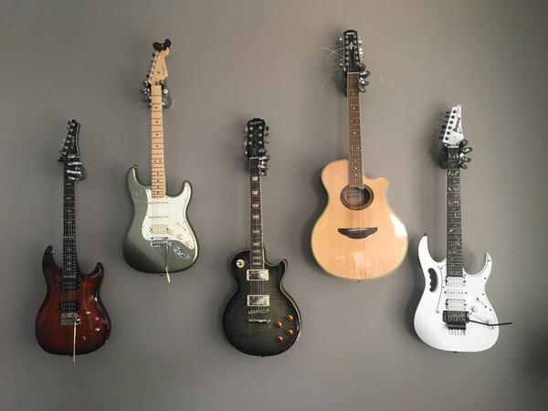 How to Mount Guitar on Wall: Easy Steps for a Stunning Display
